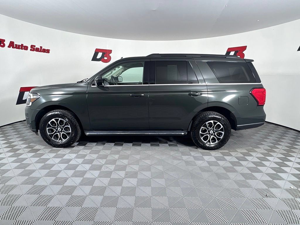 Used 2023 Ford Expedition XLT RWD image 3