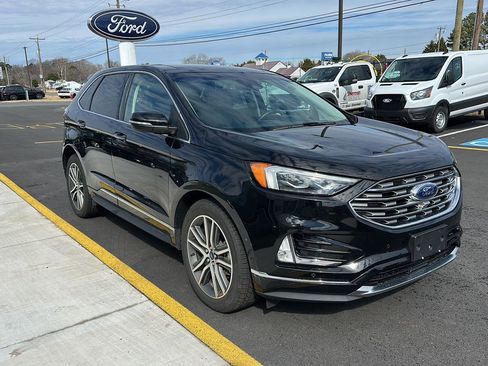 Used 2019 Ford Edge Titanium w/ Equipment Group 301A image 3