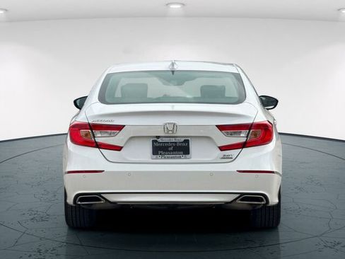 Used 2018 Honda Accord Touring image 6
