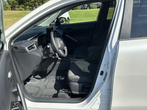 Used 2023 Toyota Corolla Cross LE FWD image 16