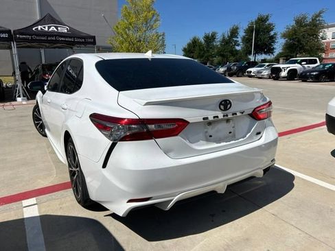 Used 2019 Toyota Camry SE FWD image 5
