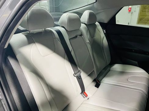 Used 2023 Hyundai Elantra Limited FWD image 31