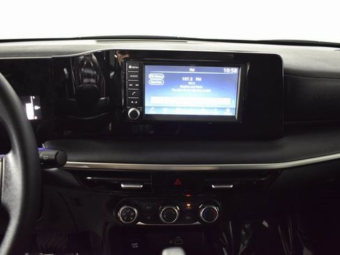 Certified 2025 Nissan Kicks S image 17