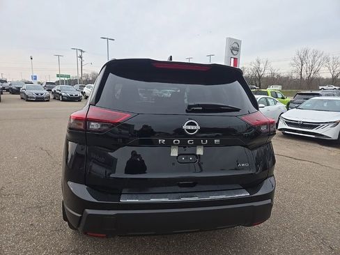 New 2026 Nissan Rogue SV w/ Cold Weather Package AWD/4WD image 6
