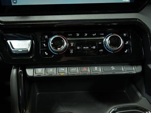 New 2026 GMC Sierra 2500 AT4 w/ AT4 Premium Plus Package AWD/4WD image 39