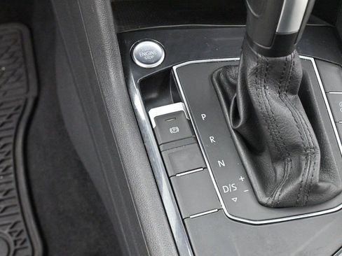 Used 2020 Volkswagen Tiguan SE w/ Panoramic Sunroof Package FWD image 20