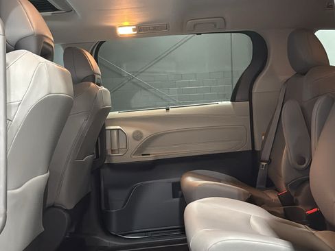 Used 2021 Toyota Sienna XLE w/ XLE Plus Package AWD/4WD image 20