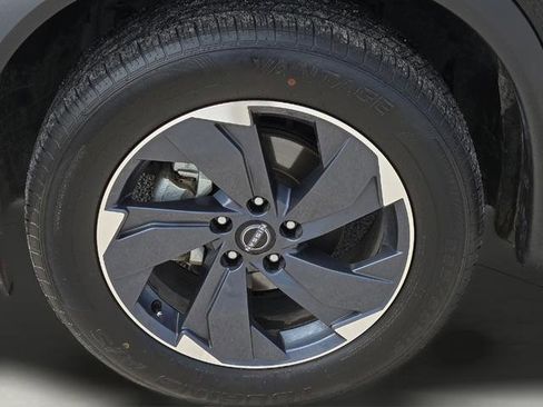 Used 2025 Nissan Rogue SV FWD image 17