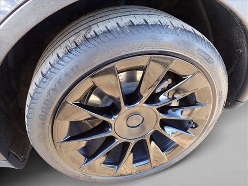 Used 2022 Tesla Model Y Long Range image 7
