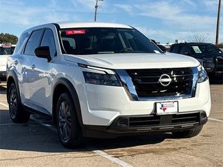 Certified 2025 Nissan Pathfinder S video 2