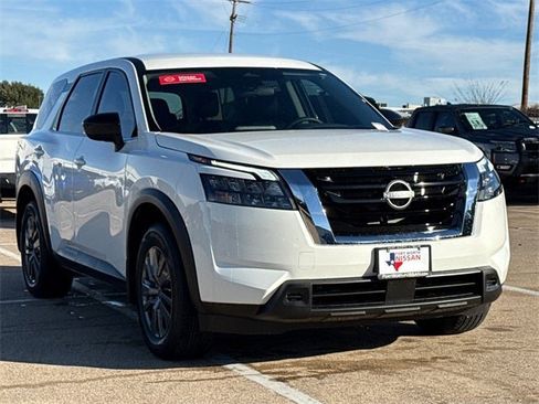 Certified 2025 Nissan Pathfinder S image 2