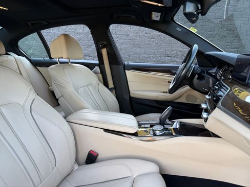 Used 2019 BMW 530i w/ Convenience Package image 19