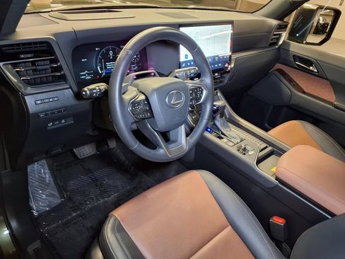 Used 2024 Lexus GX 550 w/ Accessory Package (Z1) AWD/4WD image 3