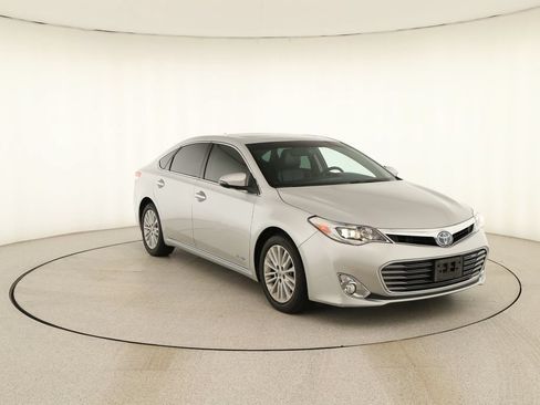 Used 2014 Toyota Avalon Limited w/ Technology Package FWD image 10