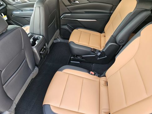 New 2027 Chevrolet Traverse Z71 w/ Driver Confidence Package AWD/4WD image 28