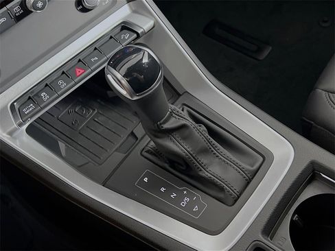 New 2025 Audi Q3 2.0T Premium image 17