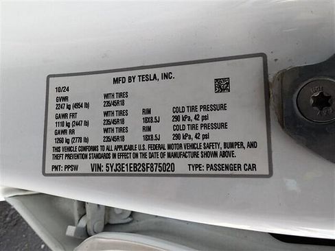 Used 2025 Tesla Model 3 Long Range AWD/4WD image 32