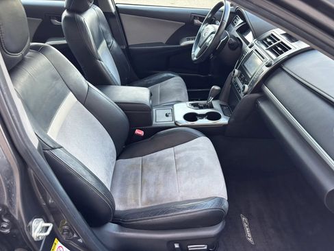 Used 2012 Toyota Camry SE w/ Leather Pkg FWD image 12