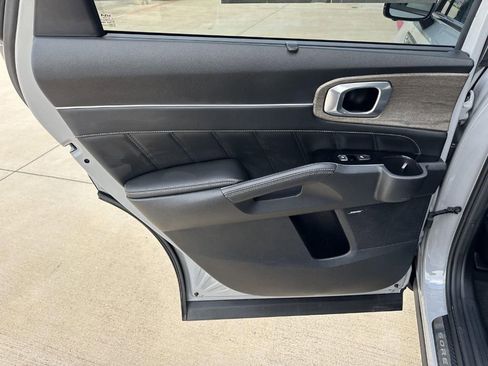 Used 2023 Kia Sorento SX Prestige image 34