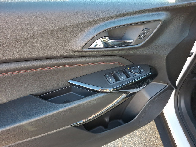 Used 2024 Chevrolet Trax RS FWD image 22