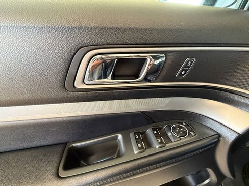 Certified 2017 Ford Explorer XLT w/ Equipment Group 201A image 11