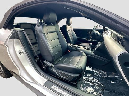 Used 2015 Ford Mustang Premium image 27