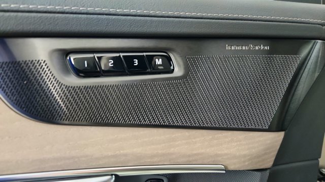 New 2026 Volvo XC90 T8 Plus w/ Protection Package Premier AWD/4WD image 11