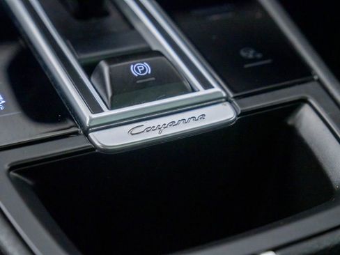 Used 2021 Porsche Cayenne Coupe image 30