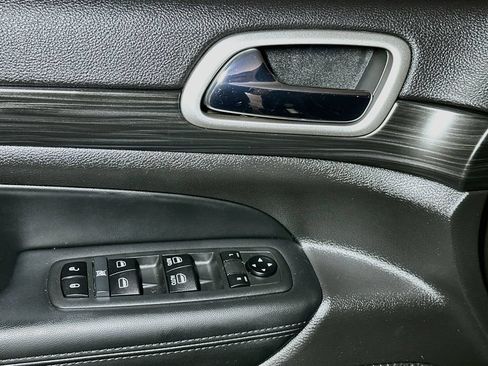 Used 2021 Jeep Grand Cherokee Laredo AWD/4WD image 15