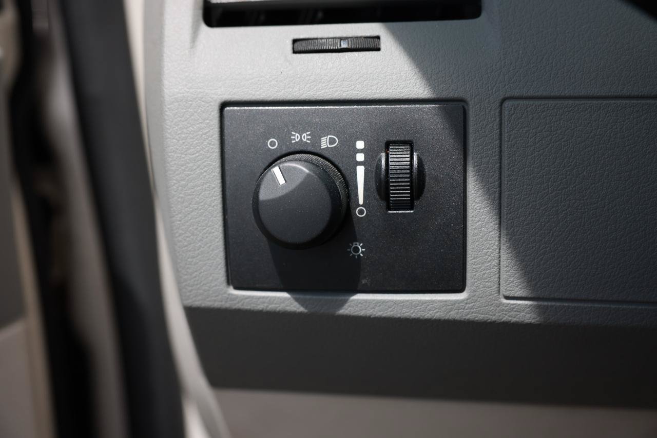 Used 2008 Dodge Grand Caravan SE FWD image 43