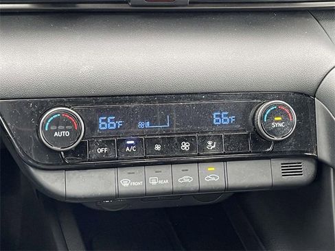 Certified 2025 Hyundai Elantra Sport image 24