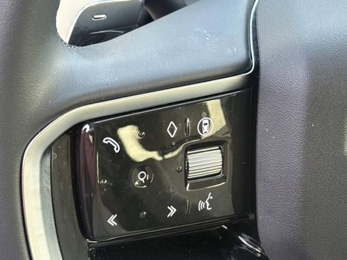 Used 2025 Land Rover Discovery Sport S image 23