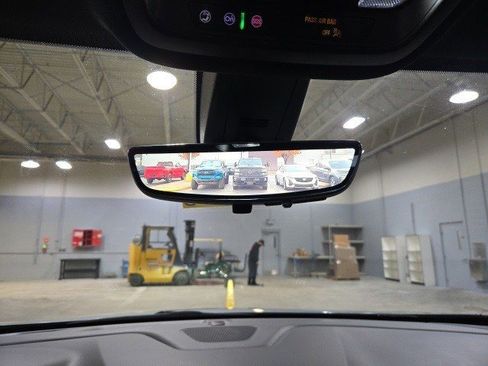 Used 2023 Chevrolet Traverse RS image 27