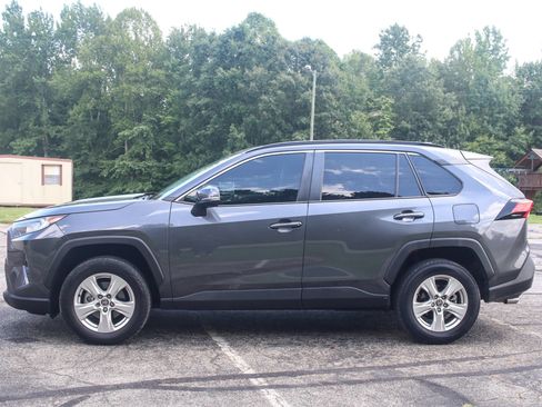 Used 2021 Toyota RAV4 XLE w/ Convenience Package FWD image 5