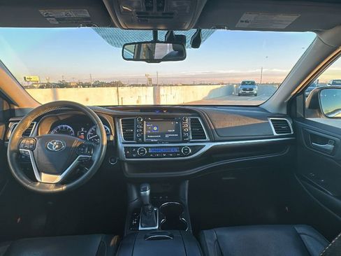 Used 2016 Toyota Highlander Limited image 22