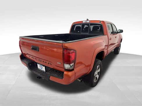 Used 2016 Toyota Tacoma TRD Sport AWD/4WD image 2