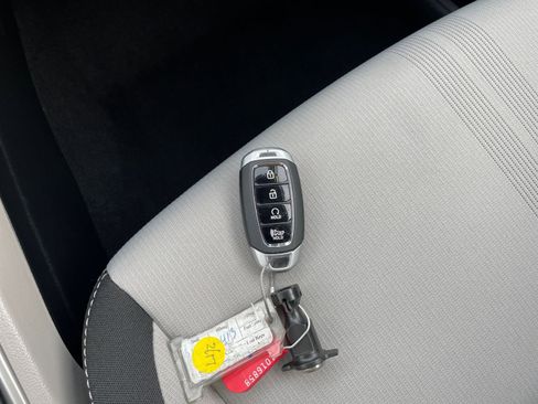 Used 2025 Hyundai Venue SEL image 21