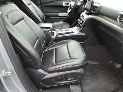 Certified 2023 Ford Explorer XLT w/ Equipment Group 202A image 8