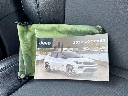Used 2022 Jeep Compass Latitude w/ Convenience Group AWD/4WD image 39