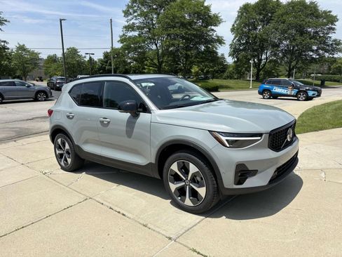 Used 2026 Volvo XC40 B5 Plus w/ Protection Package Premier AWD/4WD image 1