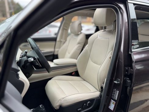 Used 2023 Genesis GV70 2.5T w/ Advanced Package image 26