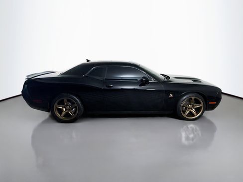 Used 2016 Dodge Challenger R/T Scat Pack w/ Leather Interior Group image 11