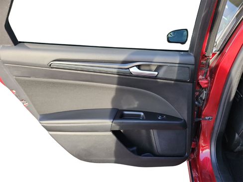 Used 2018 Ford Fusion SE w/ Equipment Group 201A image 19