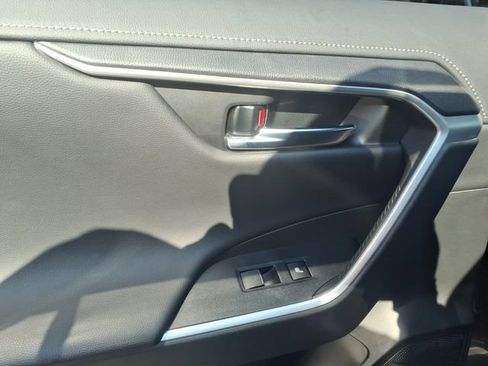 Used 2022 Toyota RAV4 Limited FWD image 6