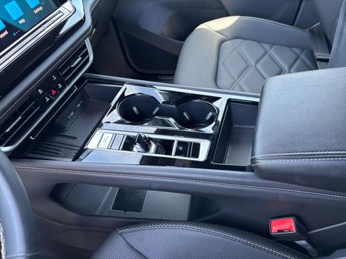 Used 2025 Volkswagen Atlas Cross Sport SE FWD image 39