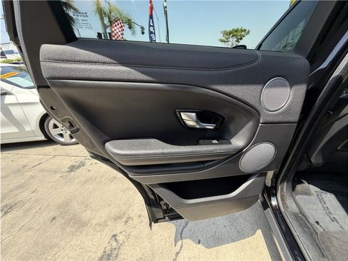 Used 2018 Land Rover Range Rover Evoque SE AWD/4WD image 20