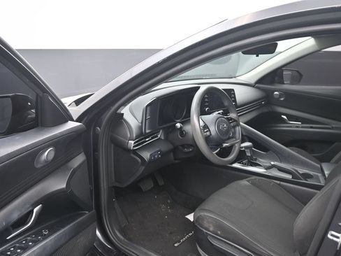 Used 2021 Hyundai Elantra SE FWD image 10