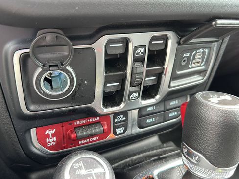 Used 2024 Jeep Wrangler Unlimited Rubicon w/ Convenience Group AWD/4WD image 20