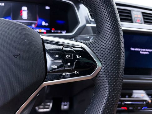 Used 2024 Volkswagen Tiguan SE R-Line image 31