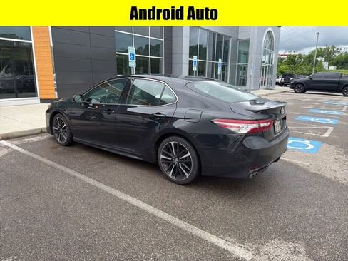 Used 2018 Toyota Camry XSE FWD image 5